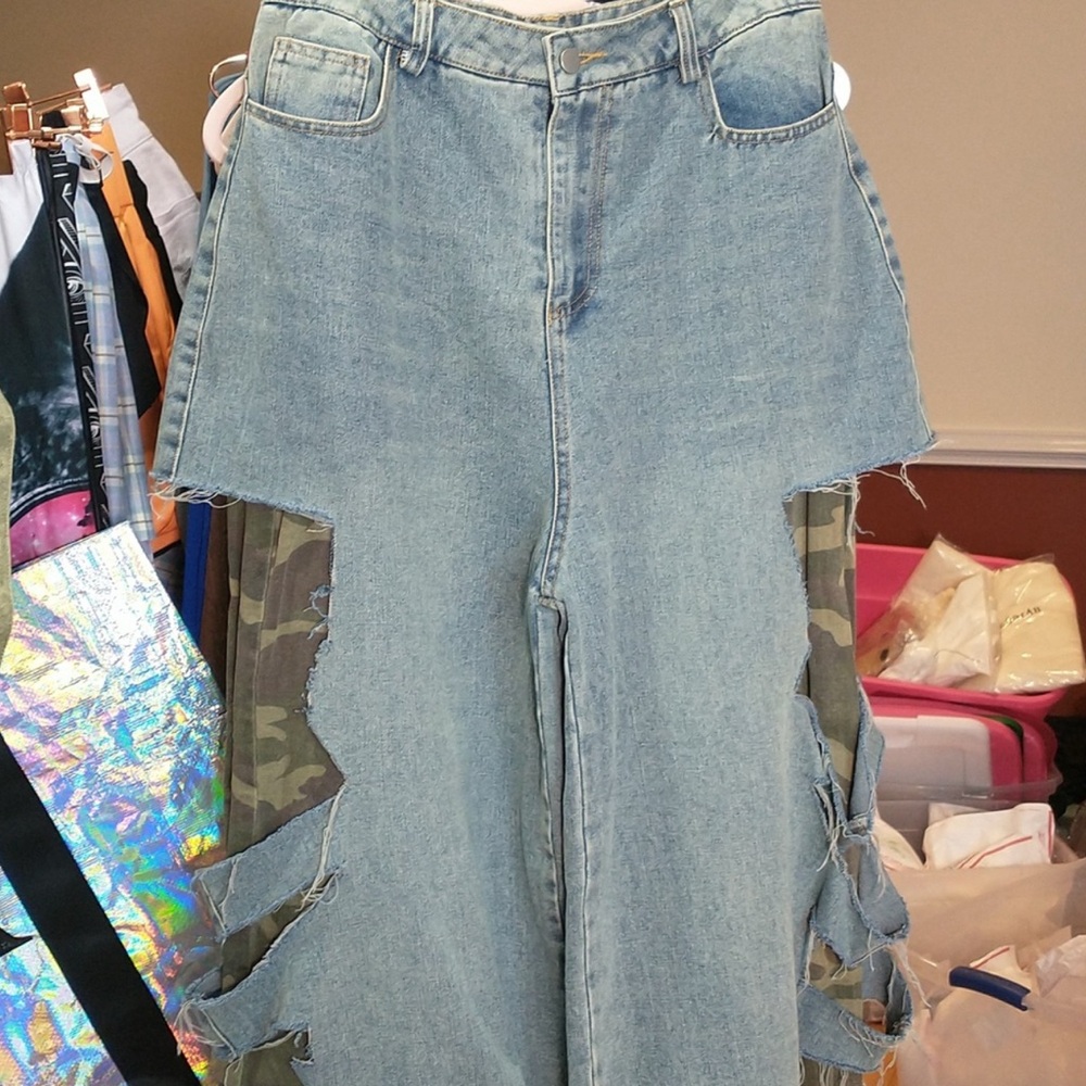 Akira camo, distressed jeans wide.
